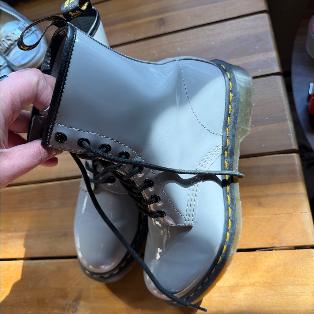 Dr. Martens Light Grey Lace Up Combat Boots EUC Women’s Size 8 - Picture 6 of 9